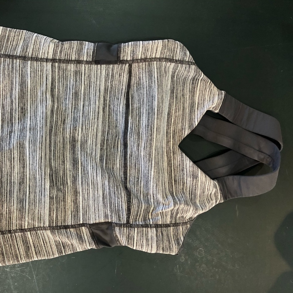 grey lulu lemon workout top